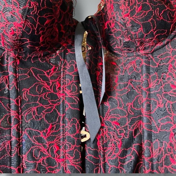 Limited Edition Savage X Fenty Black and Red Lace Shapewear - Picture 4 of 10